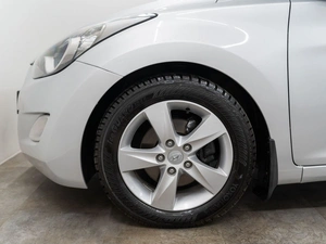 Седан Hyundai Avante 2011 года, 1050000 рублей, Красноярск