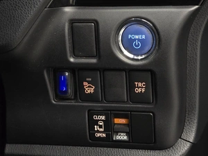 Минивэн Toyota Esquire 2015 года, 1700000 рублей, Красноярск