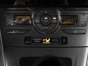 Хетчбэк Toyota Auris 2007 года, 660000 рублей, Омск