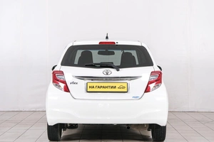 Хетчбэк Toyota Vitz 2016 года, 919000 рублей, Красноярск