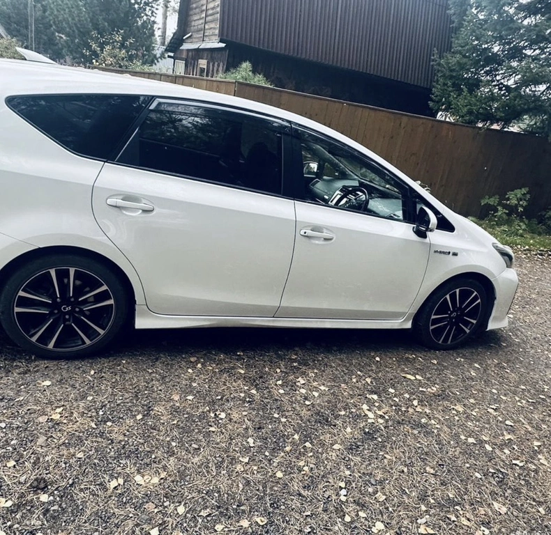 Универсал Toyota Prius Alpha 2015 года, 1750000 рублей, Красноярск