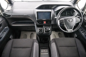 Минивэн Toyota Voxy 2014 года, 2049000 рублей, Красноярск