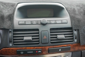 Седан Toyota Avensis 2004 года, 1019000 рублей, Барнаул