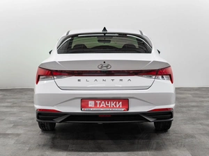 Седан Hyundai Elantra 2021 года, 2015000 рублей, Красноярск