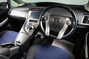 Лифтбек Toyota Prius 2015 года, 1549000 рублей, Сургут