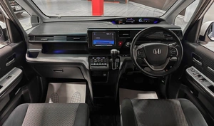 Минивэн Honda Stepwgn 2017 года, 1897000 рублей, Красноярск