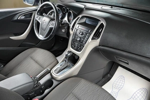 Хетчбэк Opel Astra 2013 года, 969000 рублей, Тюмень