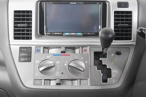 Минивэн Toyota Raum 2005 года, 549000 рублей, Кемерово