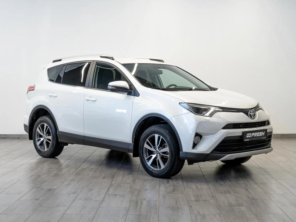 Внедорожник Toyota RAV4 2017 года, 2949000 рублей, Саратов