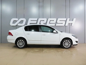 Седан Opel Astra 2012 года, 749000 рублей, Воронеж