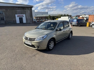 Хетчбэк Renault Sandero 2013 года, 420000 рублей, Красноярск