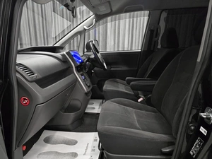 Минивэн Toyota Voxy 2009 года, 1420000 рублей, Красноярск
