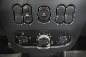 Хетчбэк Renault Sandero 2011 года, 499000 рублей, Кемерово