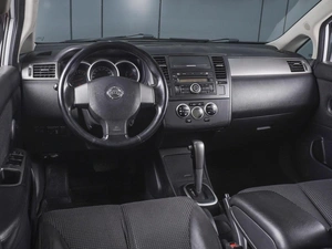 Седан Nissan Tiida 2010 года, 660000 рублей, Ростов-на-Дону