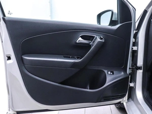 Седан Volkswagen Polo 2014 года, 880000 рублей, Красноярск