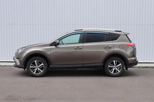 Внедорожник Toyota RAV4 2017 года, 2220000 рублей, Брянск