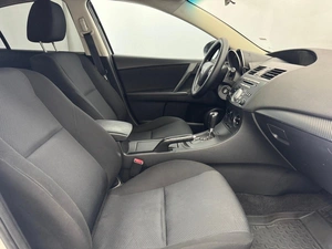 Седан Mazda 3 2011 года, 975000 рублей, Красноярск