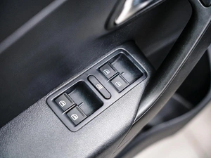 Седан Volkswagen Polo 2016 года, 1050000 рублей, Красноярск