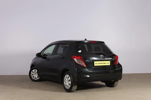 Хетчбэк Toyota Vitz 2013 года, 899000 рублей, Новосибирск