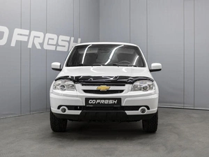 Внедорожник Chevrolet Niva 2017 года, 825000 рублей, Омск