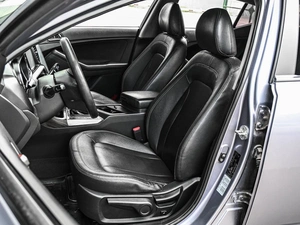 Седан Kia K5 2011 года, 1099000 рублей, Кирилловка
