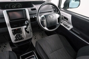 Минивэн Toyota Noah 2010 года, 1399000 рублей, Красноярск