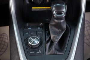 Внедорожник Toyota RAV4 2020 года, 4119000 рублей, Тюмень