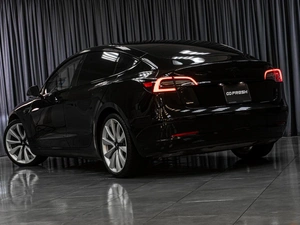 Седан Tesla Model 3 2019 года, 3099000 рублей, Тюмень