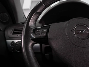 Хетчбэк Opel Astra 2011 года, 669000 рублей, Воронеж