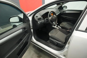 Седан Opel Astra 2012 года, 1050000 рублей, Курск