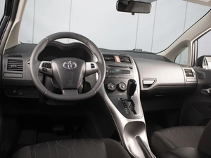 Хетчбэк Toyota Auris 2012 года, 1099000 рублей, Омск