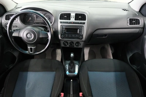 Седан Volkswagen Polo 2013 года, 799000 рублей, Омск