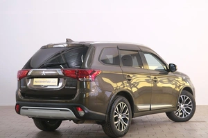 Внедорожник Mitsubishi Outlander 2017 года, 1999000 рублей, Омск
