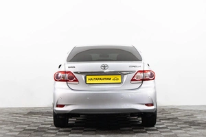 Седан Toyota Corolla 2011 года, 909000 рублей, Сургут