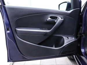 Седан Volkswagen Polo 2014 года, 890000 рублей, Красноярск