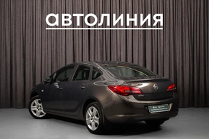Седан Opel Astra 2013 года, 820000 рублей, Красноярск