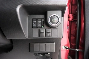 Хетчбэк Toyota Tank 2017 года, 1169000 рублей, Красноярск