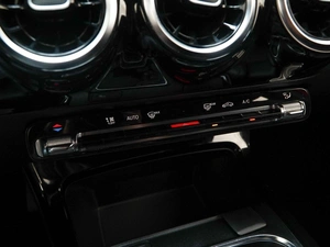 Хетчбэк Mercedes-benz A-класс 2018 года, 2099050 рублей, Москва