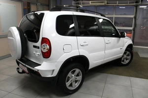 Внедорожник Chevrolet Niva 2017 года, 969000 рублей, Красноярск