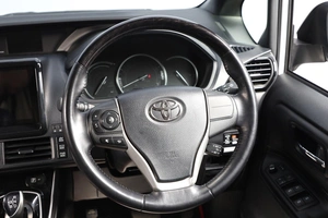 Минивэн Toyota Esquire 2015 года, 2199000 рублей, Новосибирск