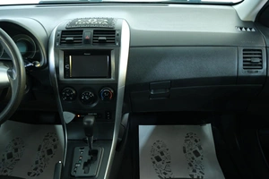 Седан Toyota Corolla 2012 года, 1049000 рублей, Омск