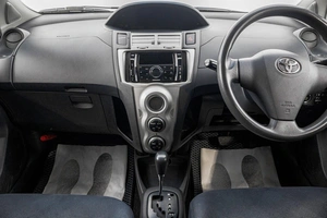 Хетчбэк Toyota Vitz 2006 года, 599000 рублей, Барнаул