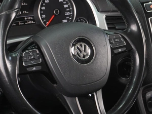 Внедорожник Volkswagen Touareg 2015 года, 2549000 рублей, Воронеж