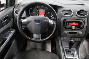Хетчбэк Ford Focus 2010 года, 939000 рублей, Омск