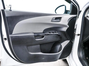 Седан Chevrolet Aveo 2012 года, 670000 рублей, Красноярск