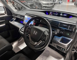 Минивэн Honda Stepwgn Spada 2018 года, 1997000 рублей, Красноярск