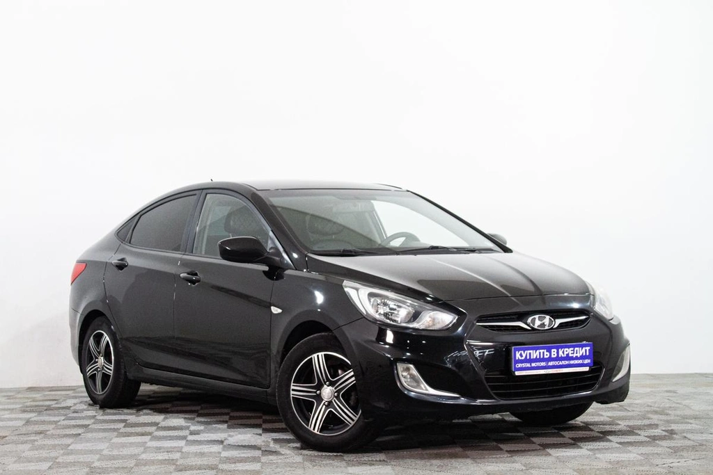 Седан Hyundai Solaris 2011 года, 679000 рублей, Сургут
