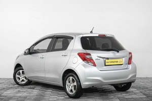Хетчбэк Toyota Vitz 2015 года, 749000 рублей, Кемерово