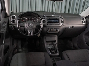 Внедорожник Volkswagen Tiguan 2011 года, 875000 рублей, Тюмень