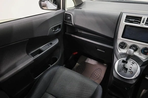 Хетчбэк Toyota Ractis 2012 года, 849000 рублей, Новокузнецк